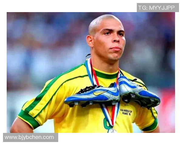 足球巨星藤的传奇之路与未来展望：从绿茵场到全球偶像的成长历程